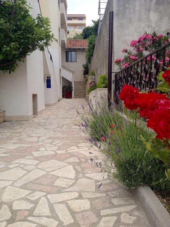 Apartments Dalmacija Podstrana Bagian luar foto