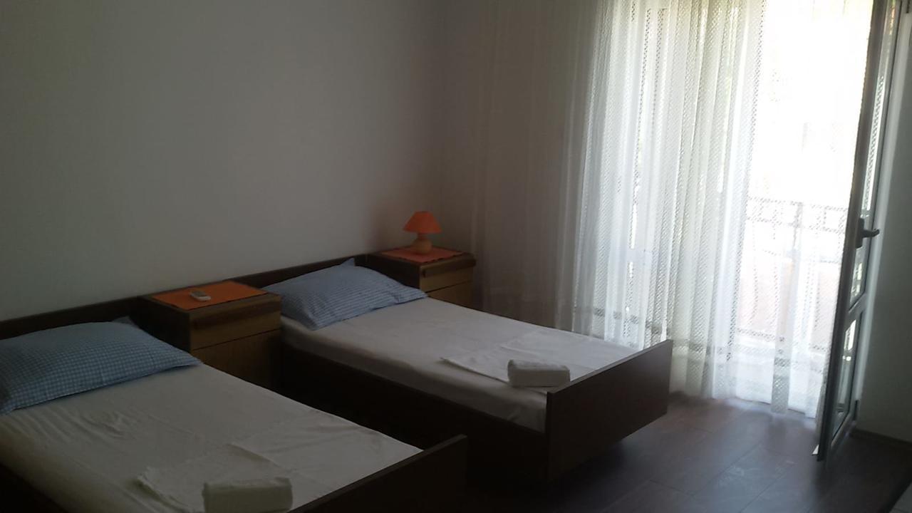 Apartments Dalmacija Podstrana Bagian luar foto