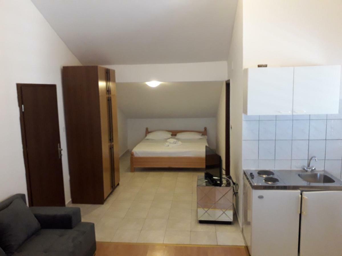 Apartments Dalmacija Podstrana Bagian luar foto