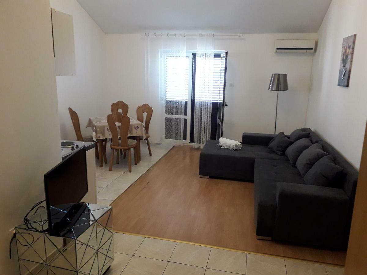 Apartments Dalmacija Podstrana Bagian luar foto